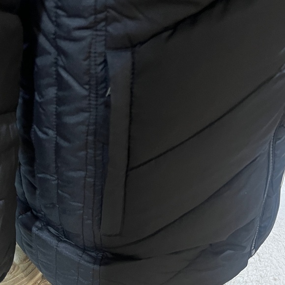 BRAND NEW Lands' End Girl’s Black Puffer Jacket with Hood - Picture 9 of 11